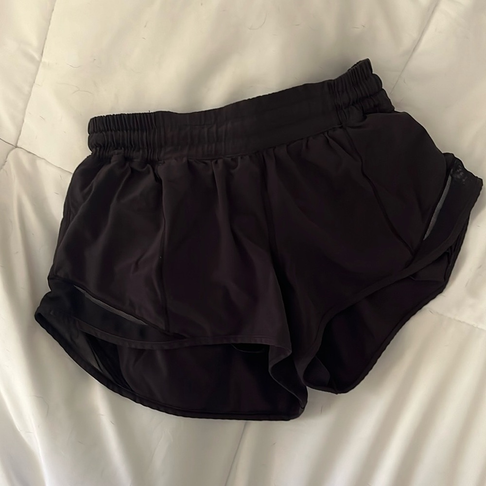 Lululemon Hotty Hot 2.5” Low-rise Lined Short Black
